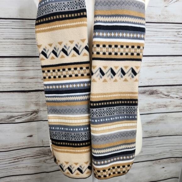 St. John's Bay Women's Fleece Style Scarf Size OS Fall Winter Accessories - Picture 3 of 6